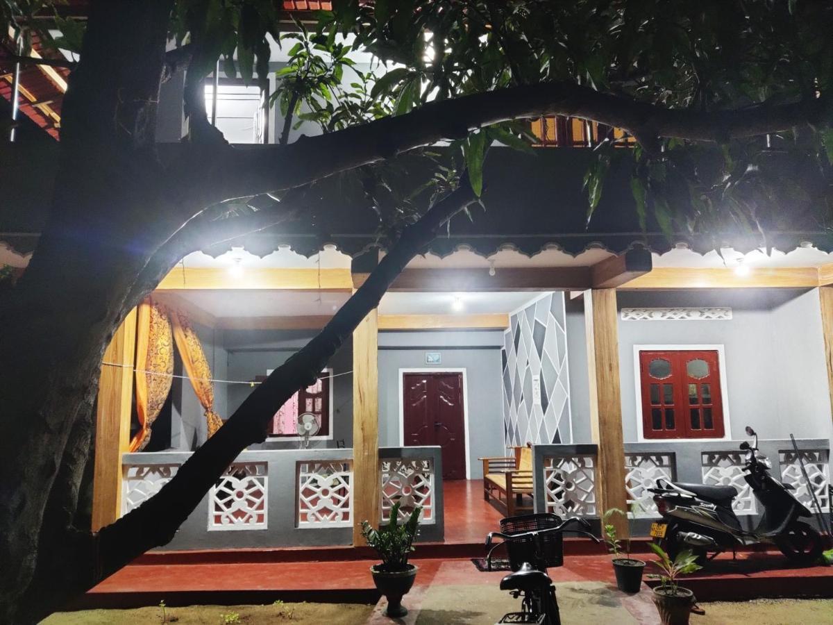 Enoch Guest House Mannar Exterior photo