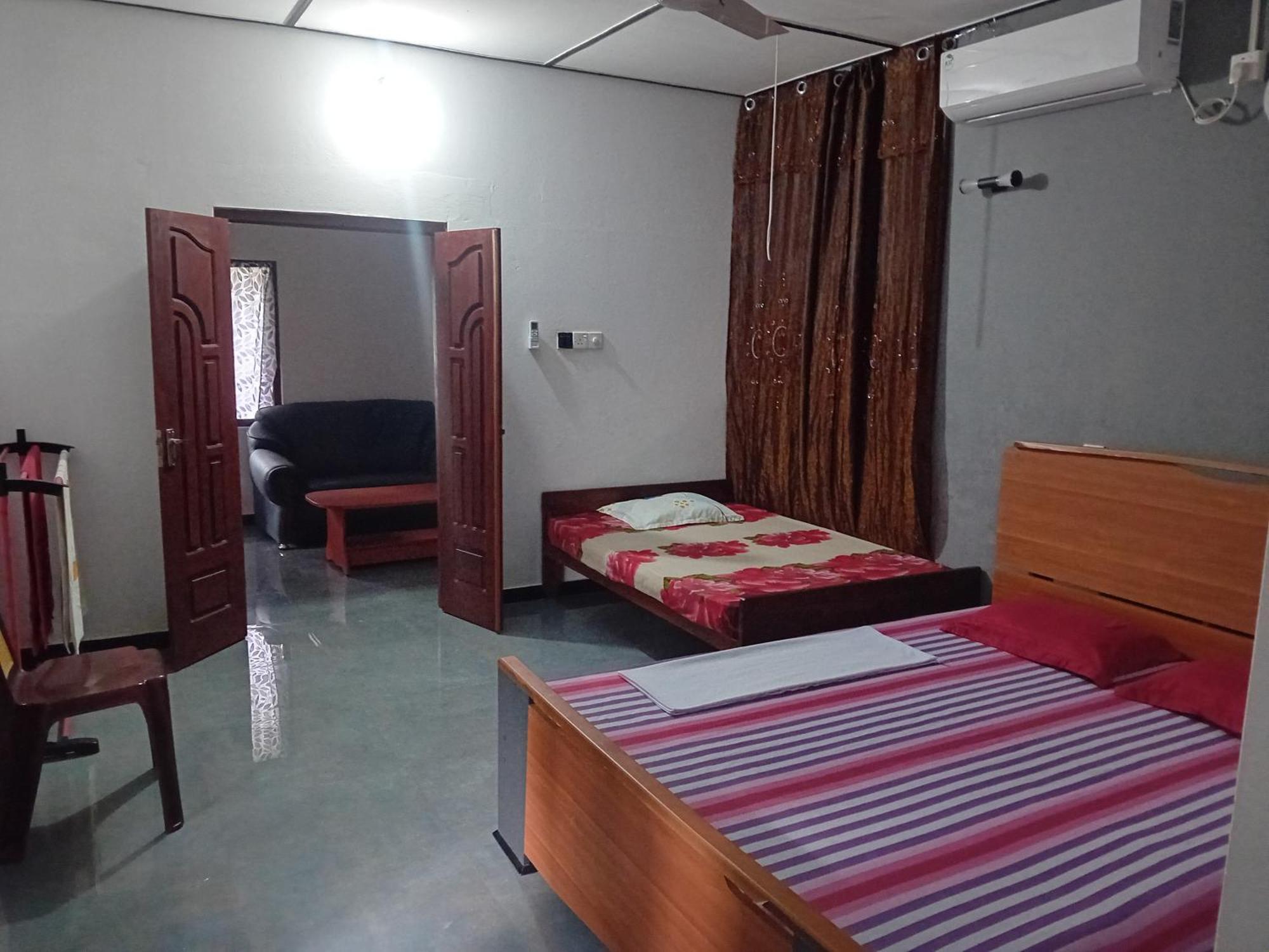 Enoch Guest House Mannar Exterior photo